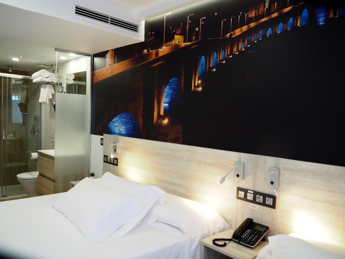 Hostal Don Suero De Quinones Hospital de Órbigo Eksteriør billede