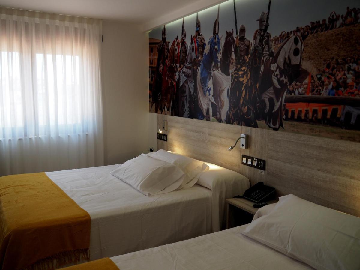 Hostal Don Suero De Quinones Hospital de Órbigo Eksteriør billede