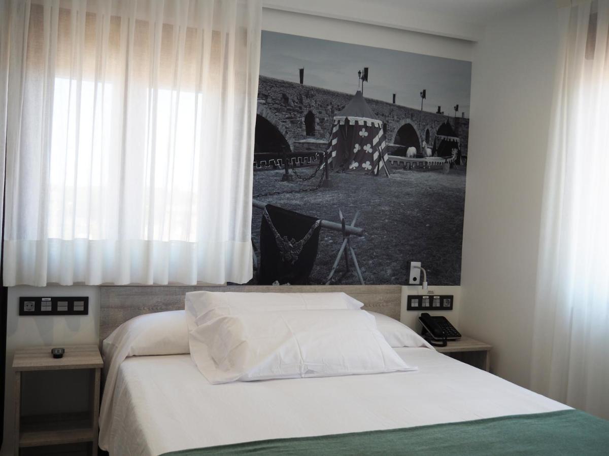 Hostal Don Suero De Quinones Hospital de Órbigo Eksteriør billede
