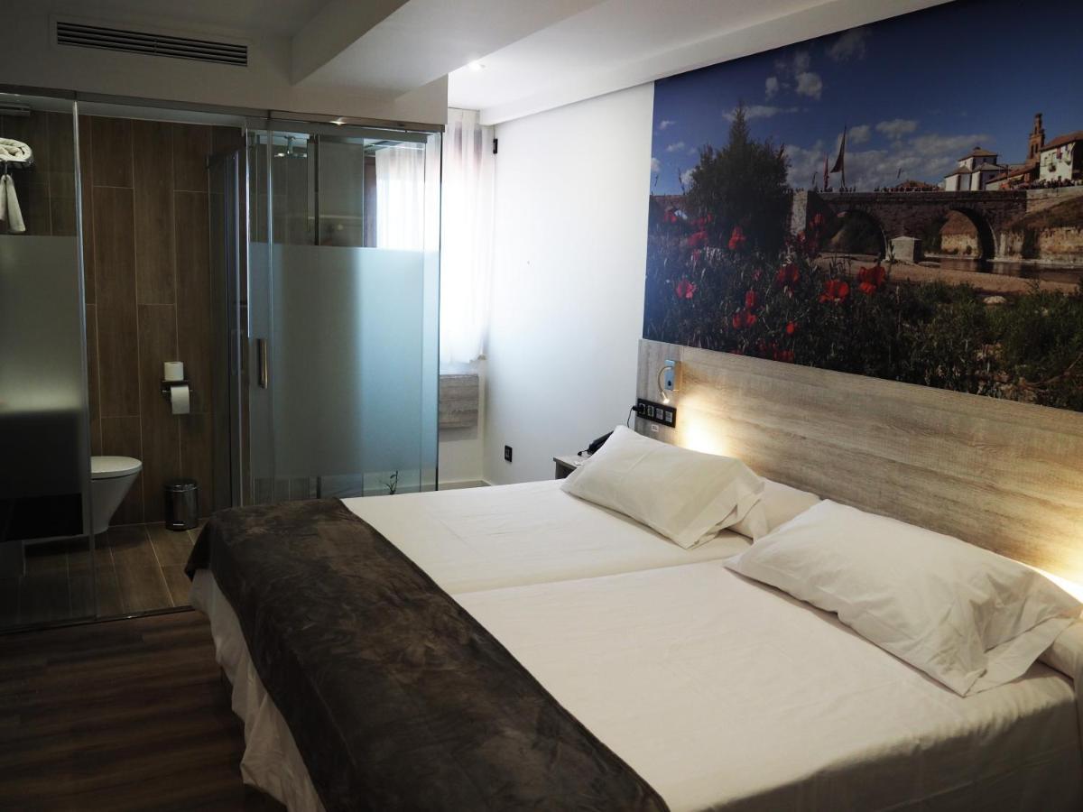 Hostal Don Suero De Quinones Hospital de Órbigo Eksteriør billede