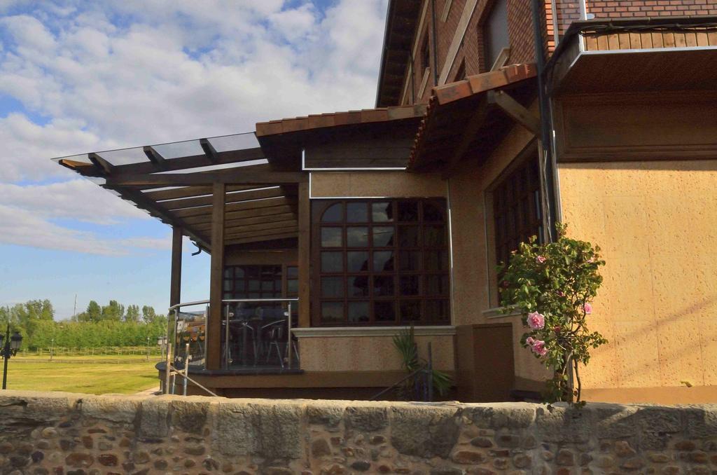 Hostal Don Suero De Quinones Hospital de Órbigo Eksteriør billede